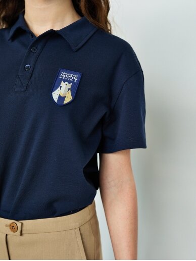 Mėlyni polo marškinėliai trumpomis rankovėmis V-XII klasė. Pasirenkama uniformos dalis. 1